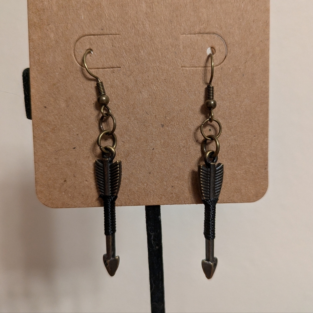 🎄BOGO FREE🎄Arrow Dangle Earrings in Black and Gold